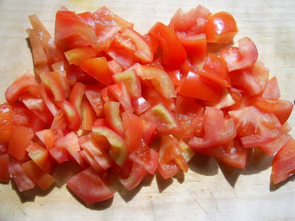 Sallad med konserverade bönor: läckra och enkla recept 