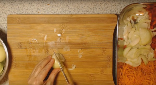 Sallad med ris och grönsaker för vintern. Recept till sallad för vintern med ris och tomater, korg, morötter