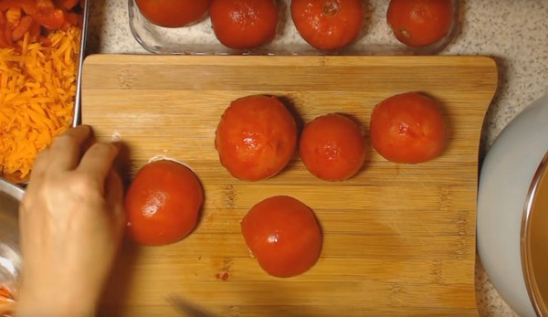 Sallad med ris och grönsaker för vintern. Recept till sallad för vintern med ris och tomater, korg, morötter