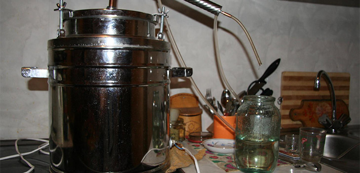 Det klassiska receptet på moonshine från björksaft