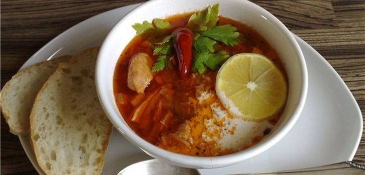 Solyanka för dina favoritgäster: tips för matlagning