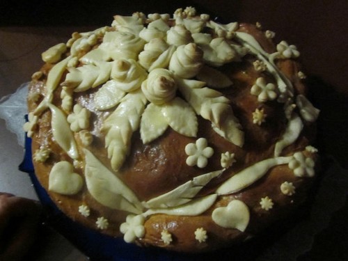 En bröllopsbröd med egna händer, ett recept och ett foto