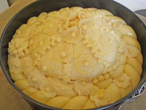 En bröllopsbröd med egna händer, ett recept och ett foto