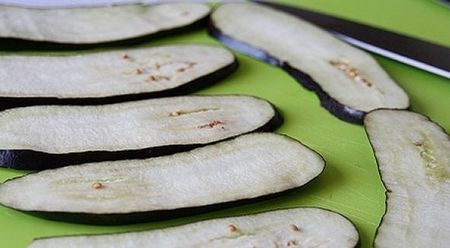 Teschin tunga från aubergine