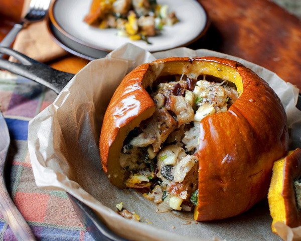 Pumpa i ugnen, fyllda eller bakade bitar av kött, kyckling, kött: Söt pumpa med honung, äpplen, ost - i steg om recept med foton för ugn
