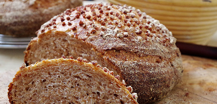 Ett recept på gott och hälsosamt bröd med bovete flingor