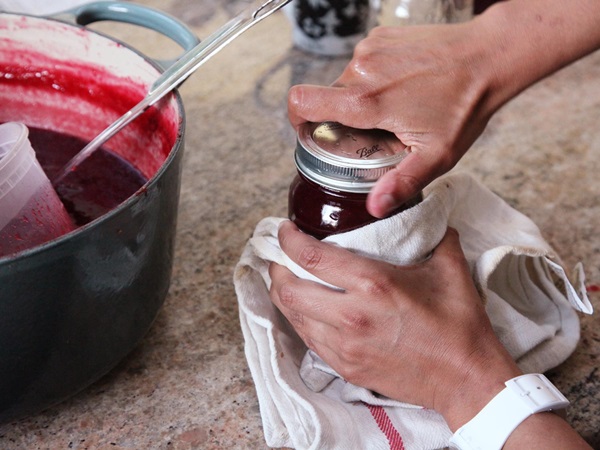 Så brygga sylt från en plommon med en sten och pitted - enkla recept