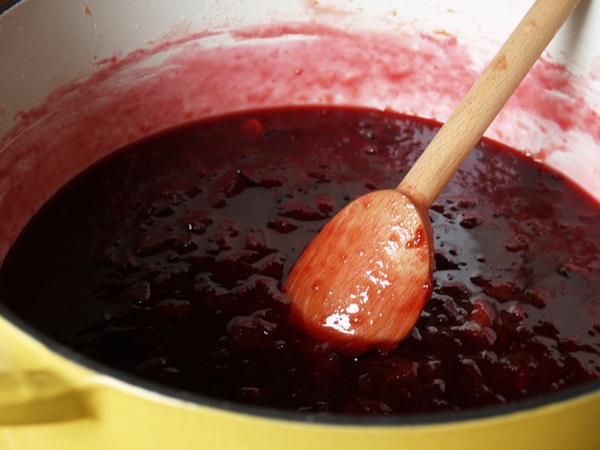 Så brygga sylt från en plommon med en sten och pitted - enkla recept
