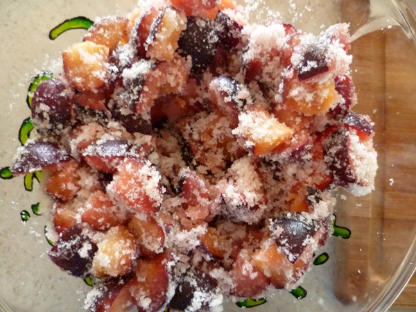 Så brygga sylt från en plommon med en sten och pitted - enkla recept