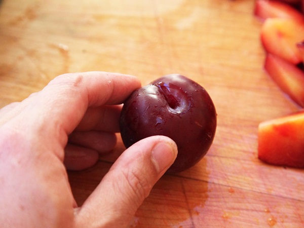 Så brygga sylt från en plommon med en sten och pitted - enkla recept