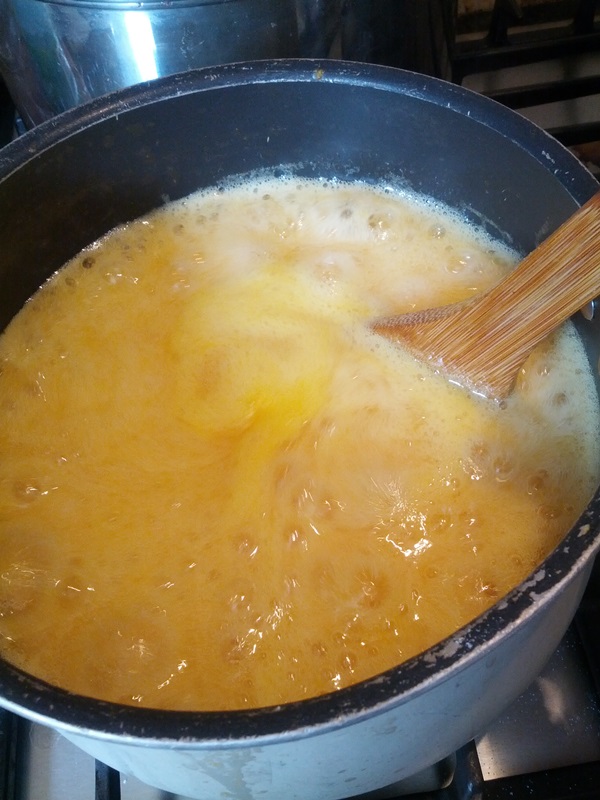 Så brygga sylt från en plommon med en sten och pitted - enkla recept