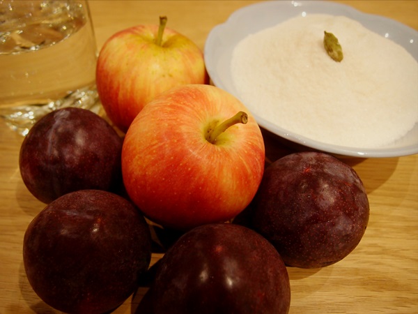 Så brygga sylt från en plommon med en sten och pitted - enkla recept