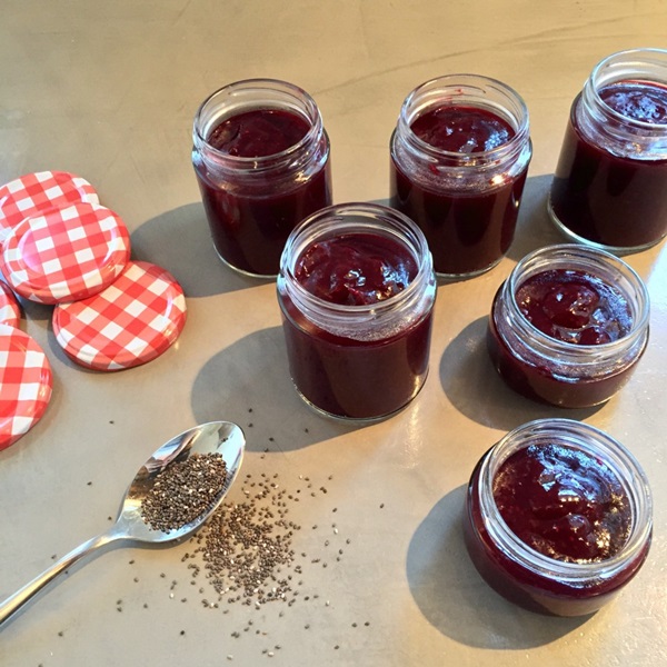 Så brygga sylt från en plommon med en sten och pitted - enkla recept
