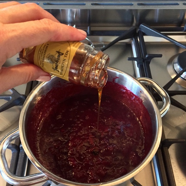 Så brygga sylt från en plommon med en sten och pitted - enkla recept