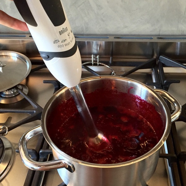 Så brygga sylt från en plommon med en sten och pitted - enkla recept