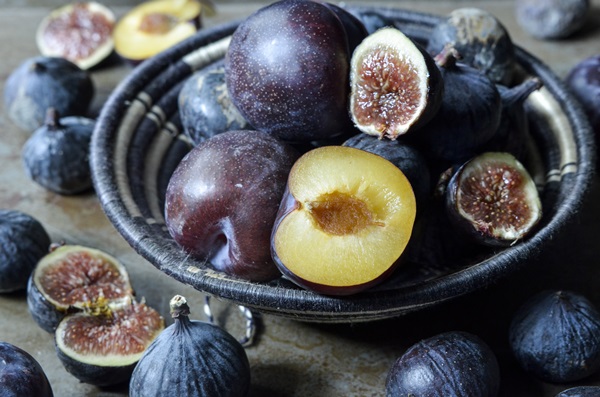 Så brygga sylt från en plommon med en sten och pitted - enkla recept
