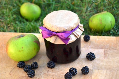 Jam från äpplen och björnbär