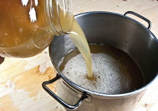Hemlagat vin från äpplen