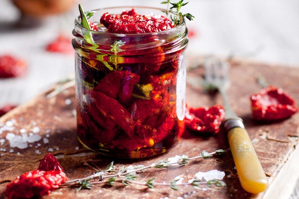 Soltorkade tomater, recept hemma. Hur man gör soltorkade tomater i en grönsakstork, ugn, för vintern