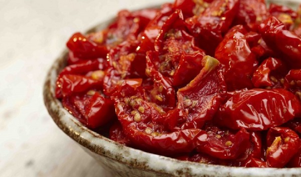 Soltorkade tomater, recept hemma. Hur man gör soltorkade tomater i en grönsakstork, ugn, för vintern Soltorkade tomater, recept hemma. Hur man gör soltorkade tomater i en grönsakstork, ugn, för vintern