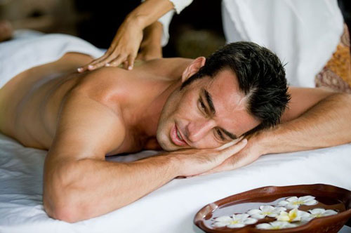 Hur man gör en avslappnande ryggmassage för män