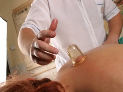 Massage för vuxna: behandling av bronkit